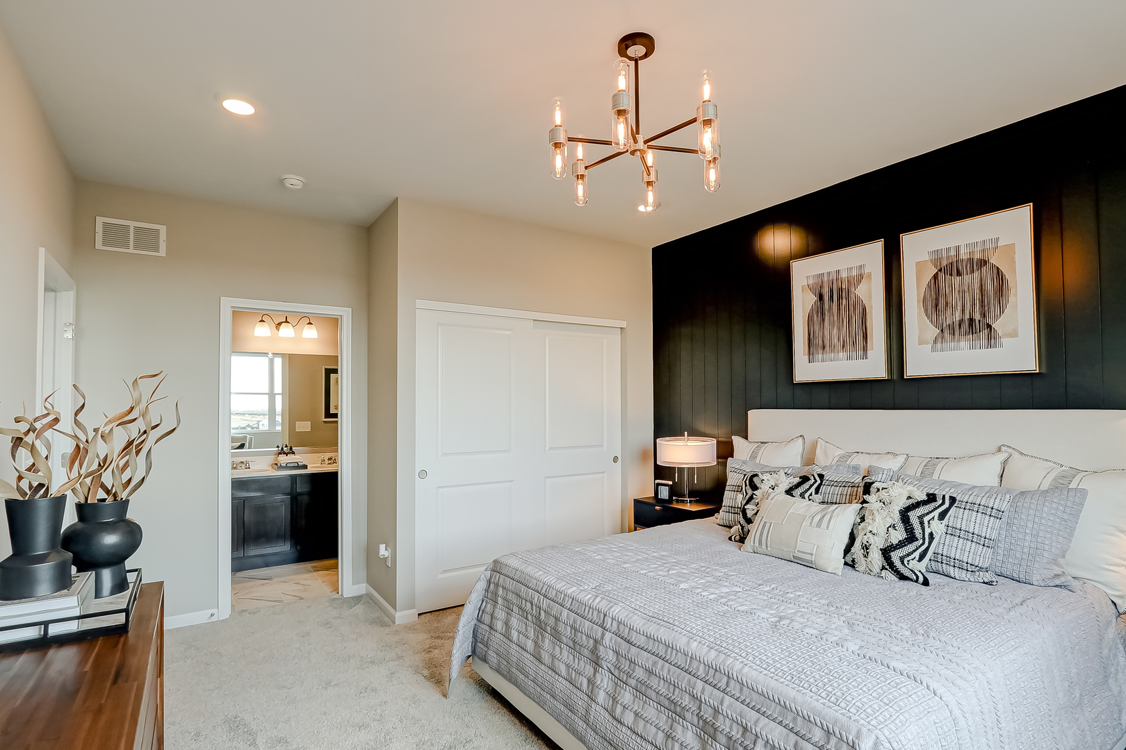 402 Comstock Road, South Elgin, IL 60177