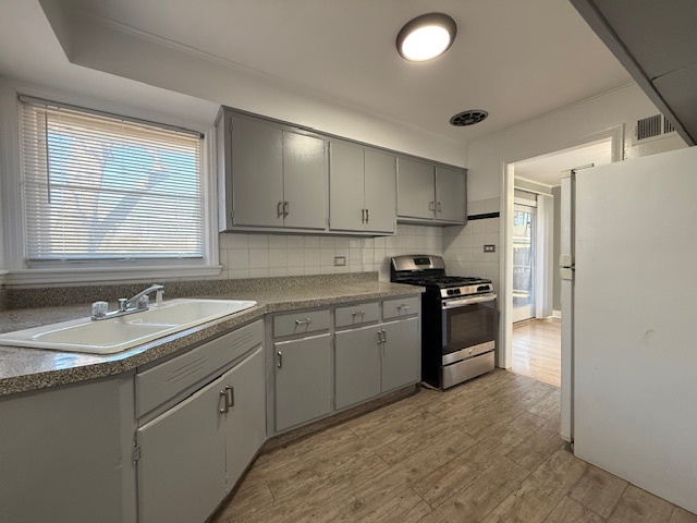 910 S Golf Cul De Sac Street, Des Plaines, IL 60016