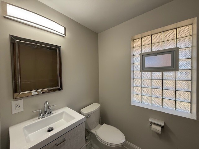 910 S Golf Cul De Sac Street, Des Plaines, IL 60016