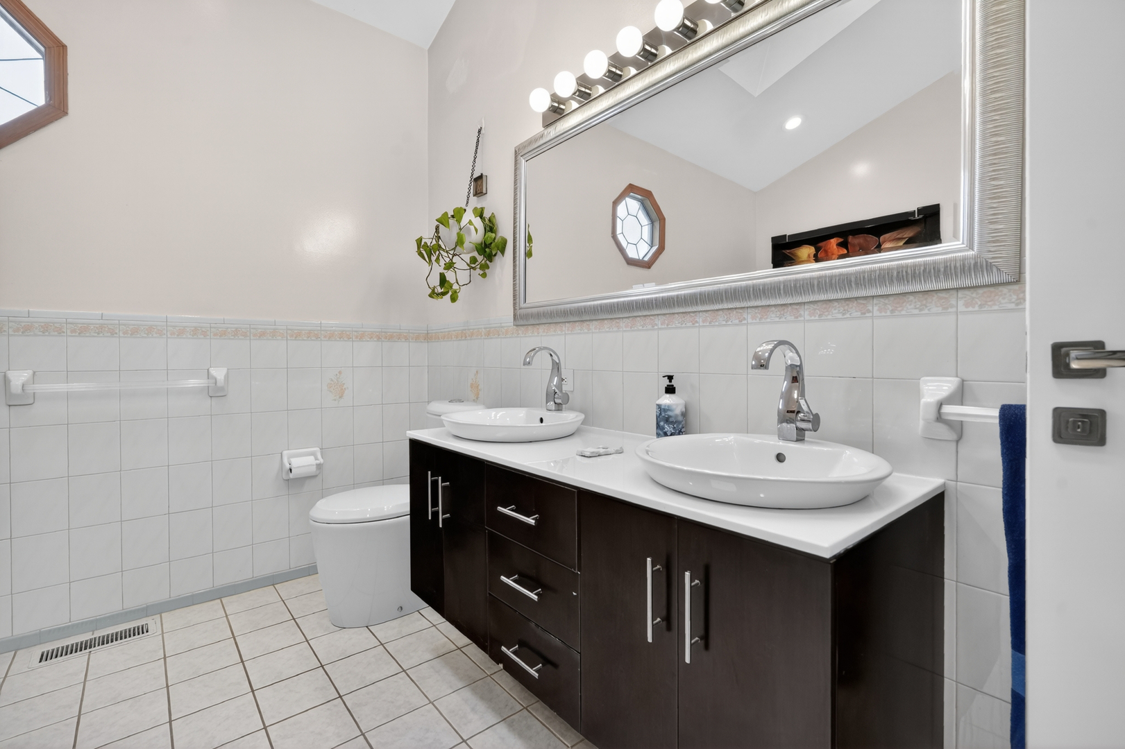 22W630 Armitage Avenue, Glen Ellyn, IL 60137