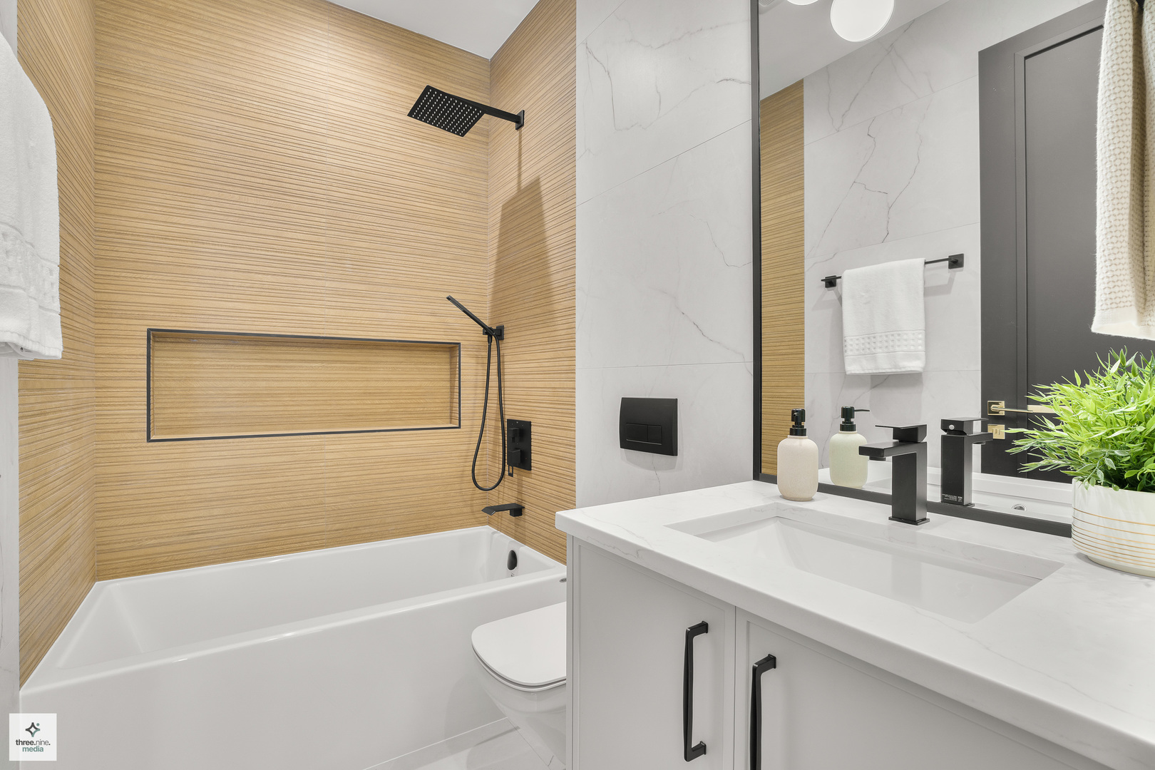 390 Forest Edge Drive, Glencoe, IL 60022