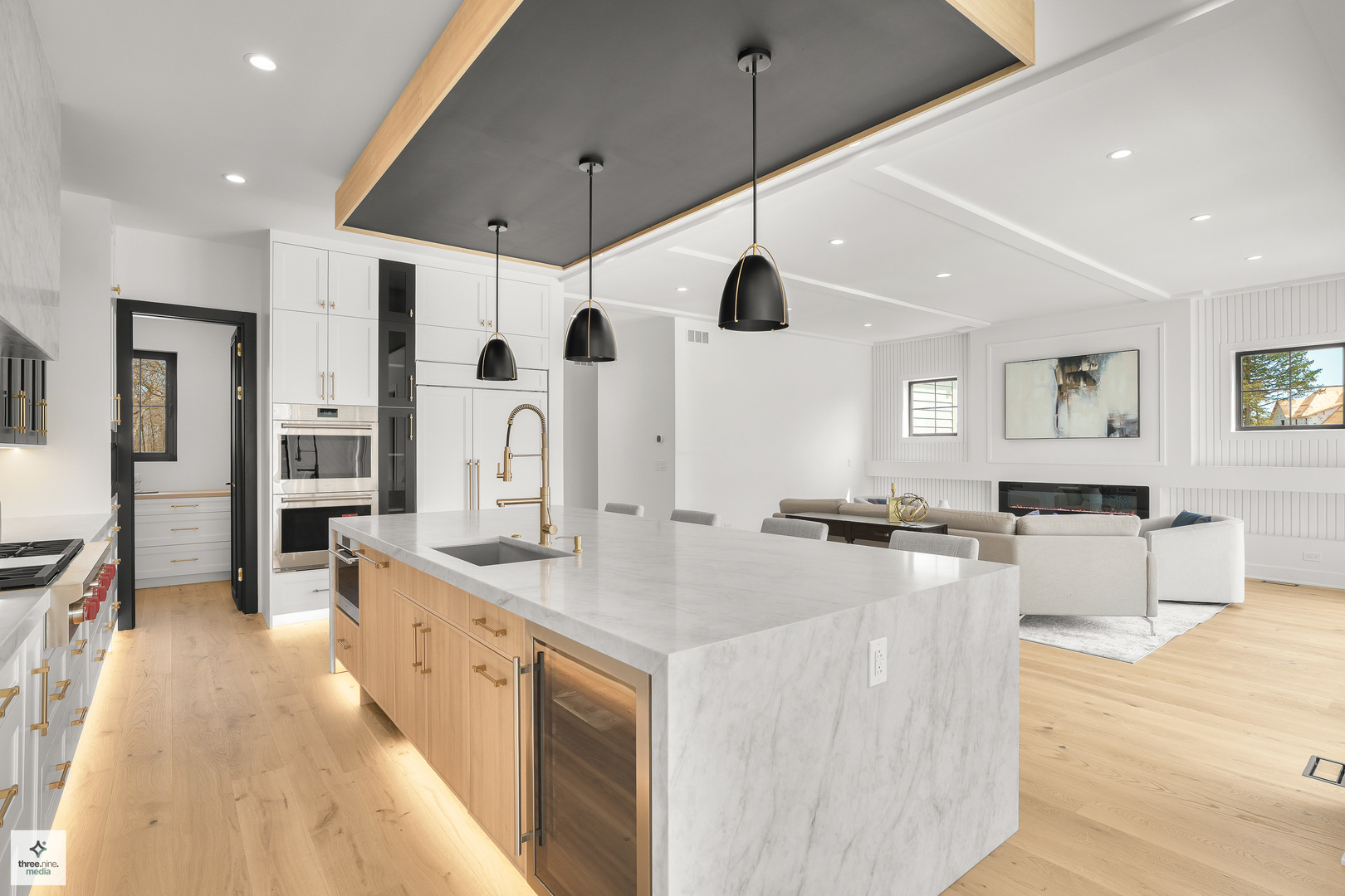 390 Forest Edge Drive, Glencoe, IL 60022