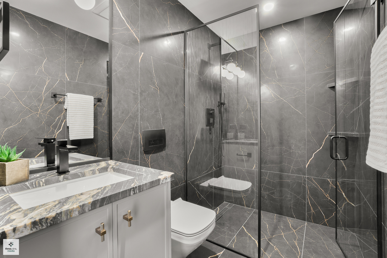 390 Forest Edge Drive, Glencoe, IL 60022