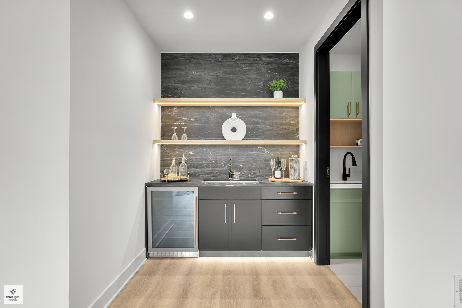 390 Forest Edge Drive, Glencoe, IL 60022