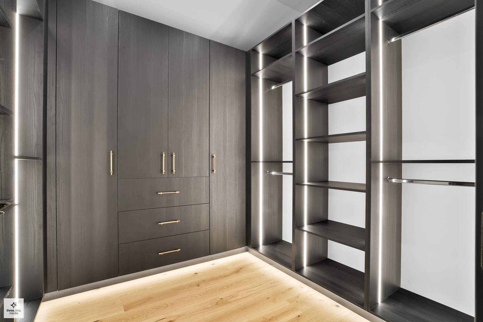 390 Forest Edge Drive, Glencoe, IL 60022