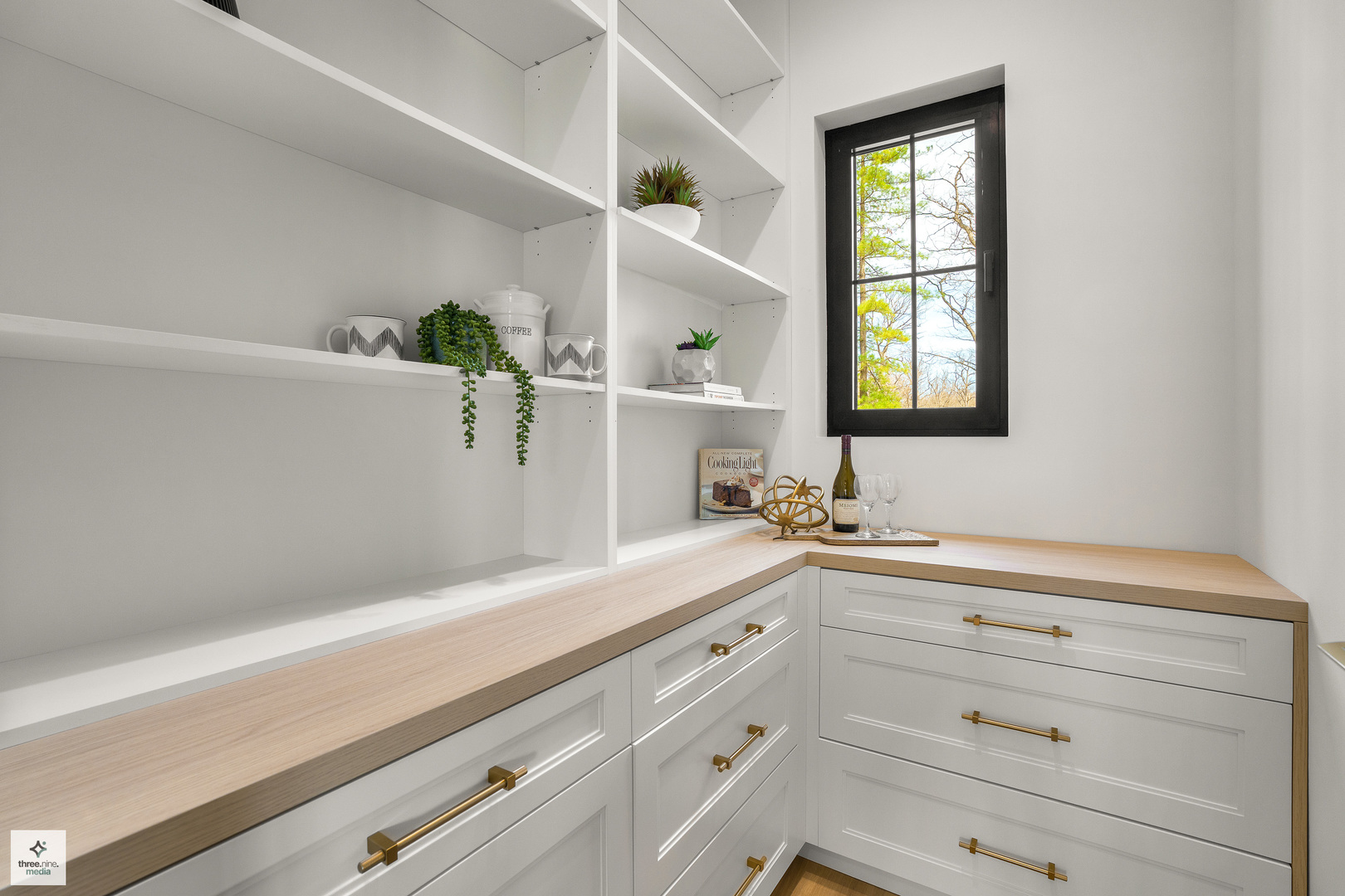 390 Forest Edge Drive, Glencoe, IL 60022