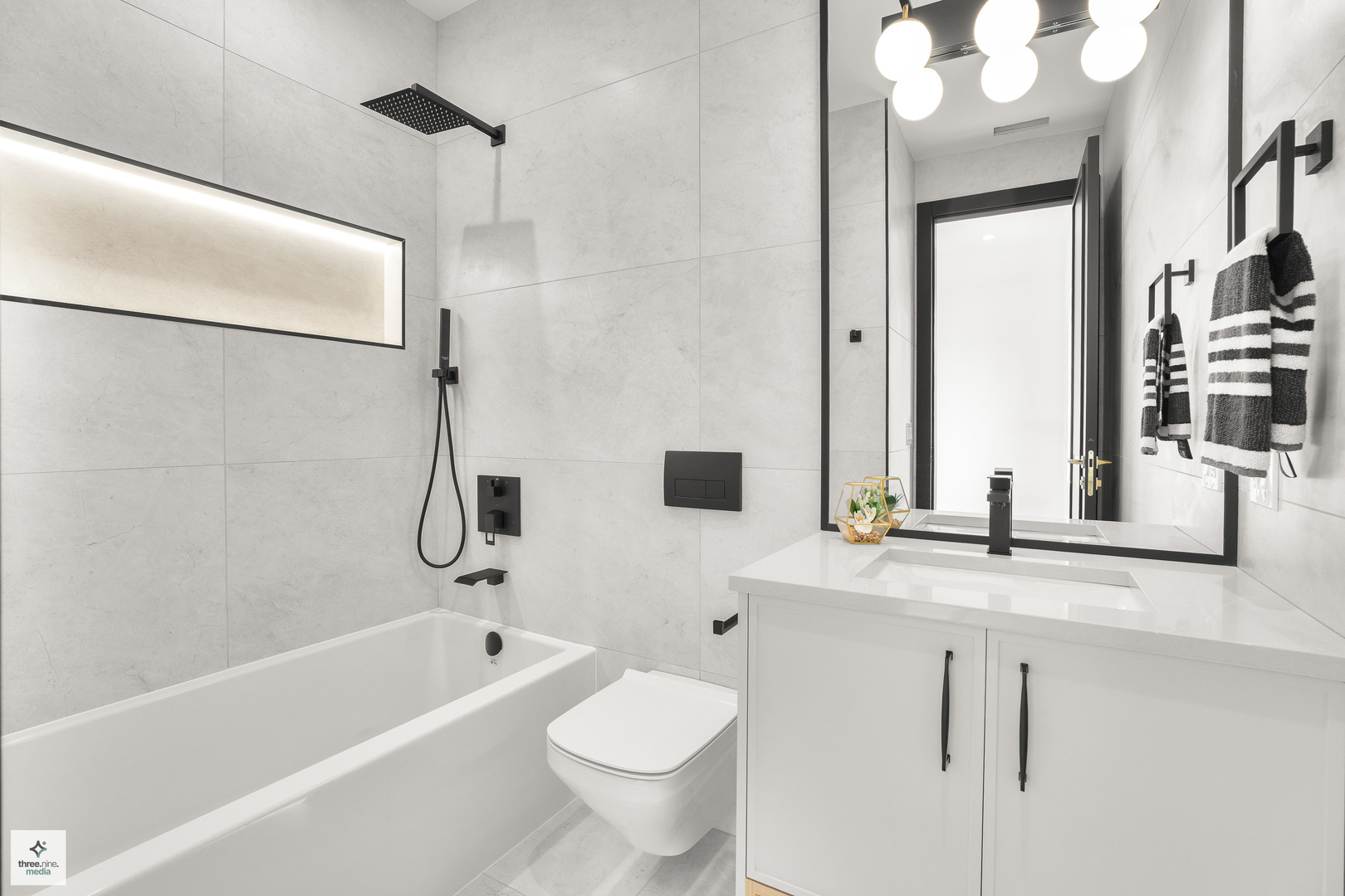 390 Forest Edge Drive, Glencoe, IL 60022