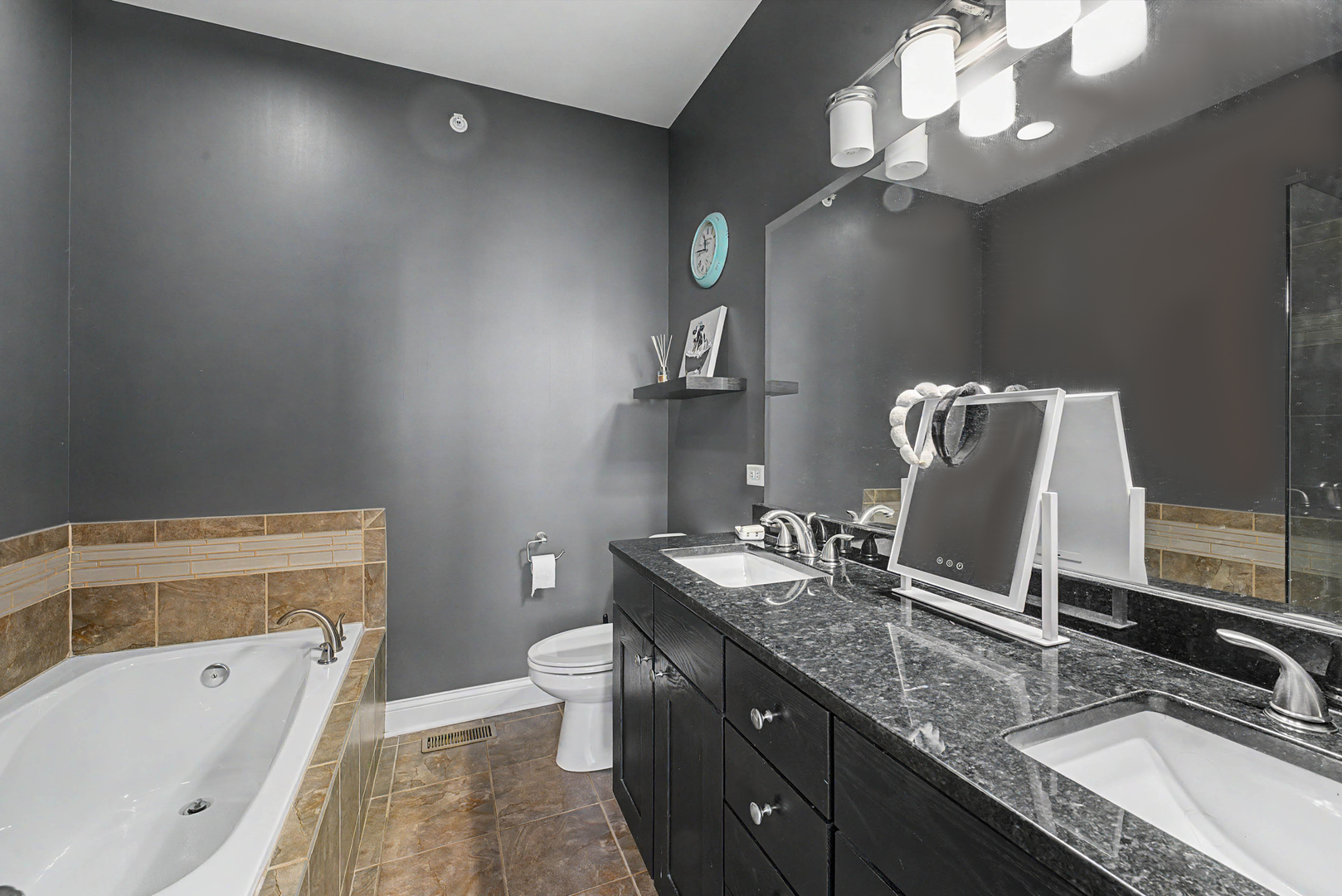 922 Warren Avenue #103, Downers Grove, IL 60515