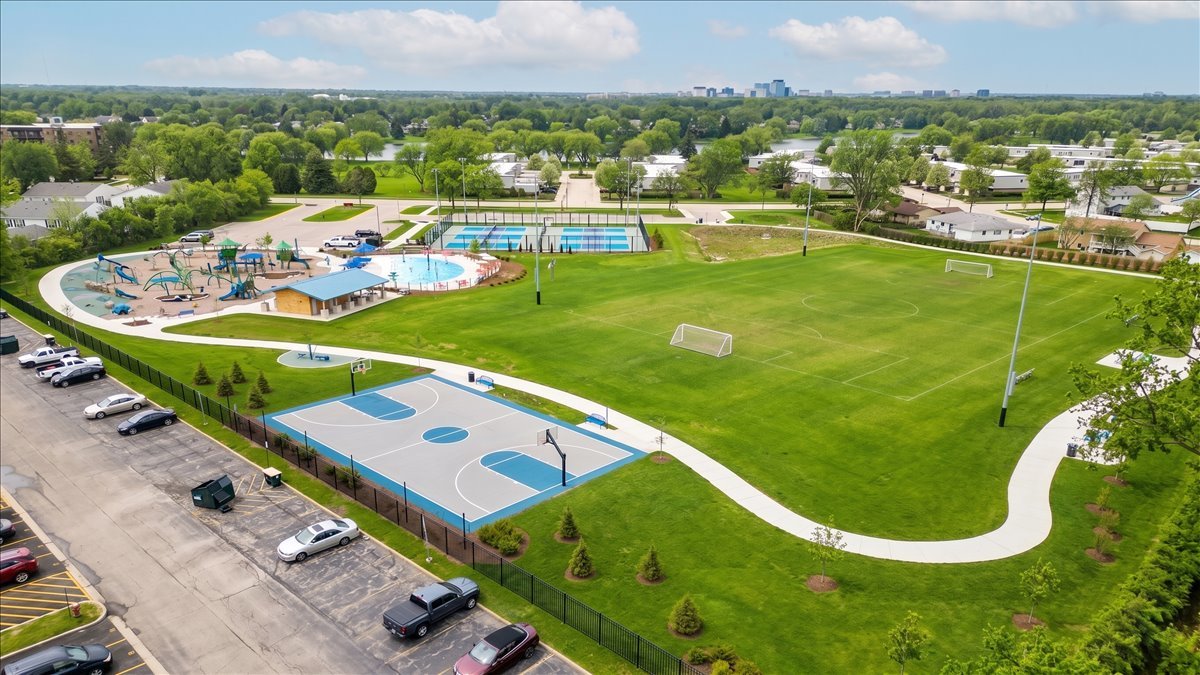 124 Boardwalk Drive #2E, Elk Grove Village, IL 60007