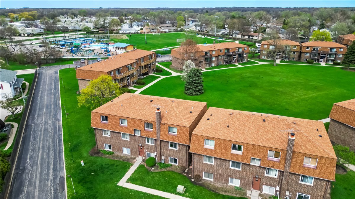 124 Boardwalk Drive #2E, Elk Grove Village, IL 60007