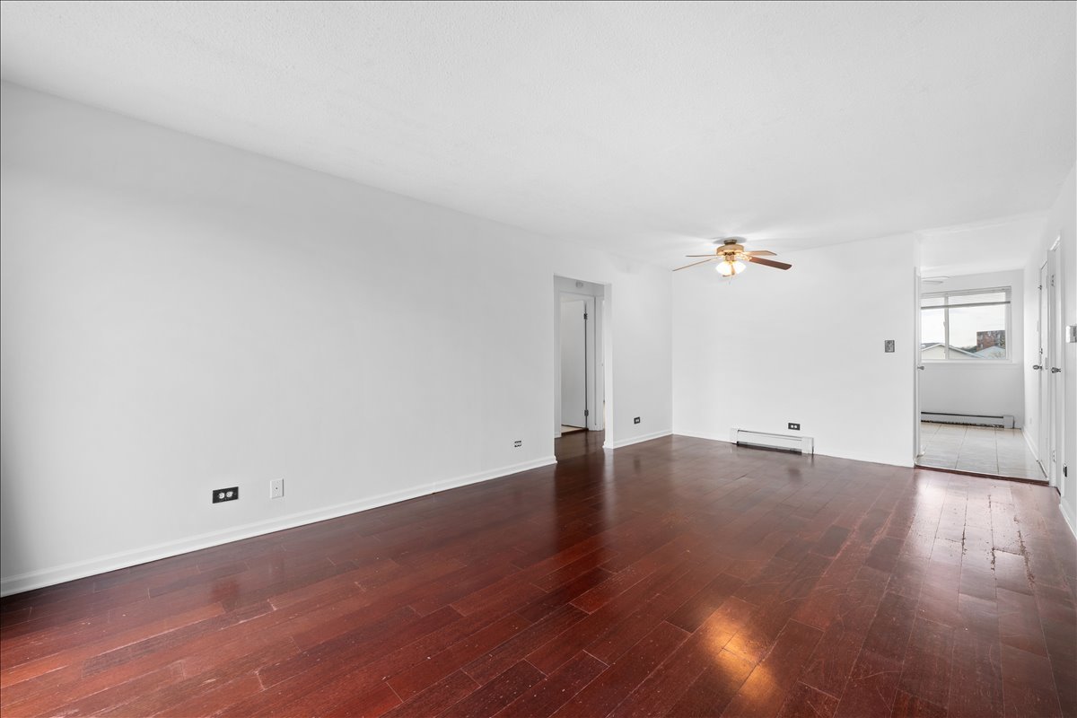 124 Boardwalk Drive #2E, Elk Grove Village, IL 60007