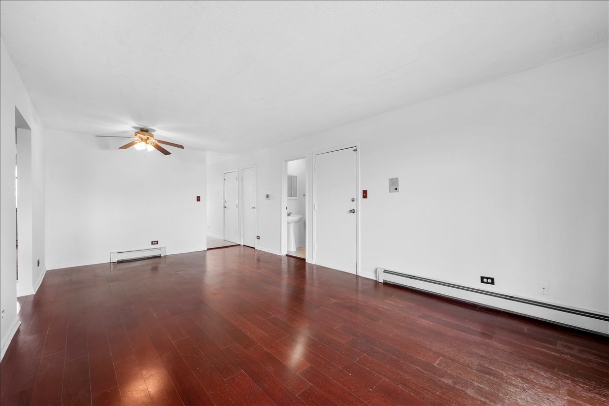 124 Boardwalk Drive #2E, Elk Grove Village, IL 60007