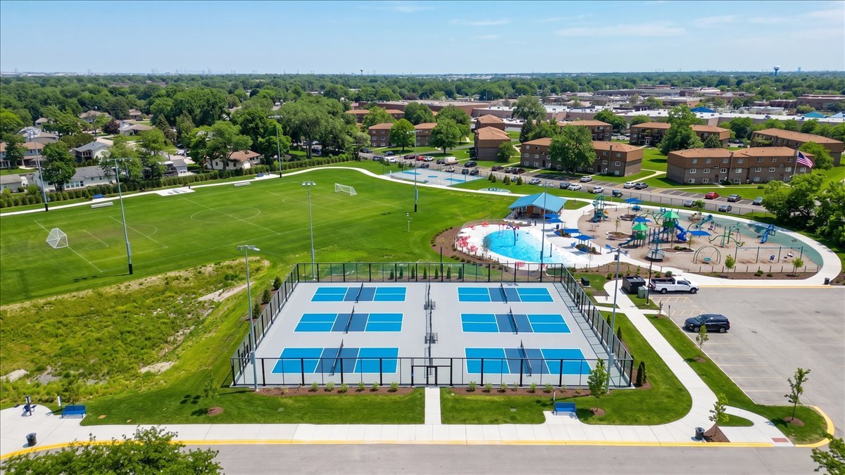 124 Boardwalk Drive #2E, Elk Grove Village, IL 60007