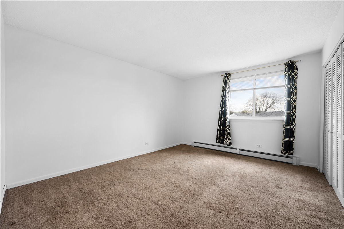 124 Boardwalk Drive #2E, Elk Grove Village, IL 60007