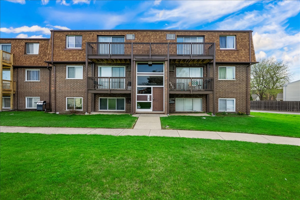 124 Boardwalk Drive #2E, Elk Grove Village, IL 60007