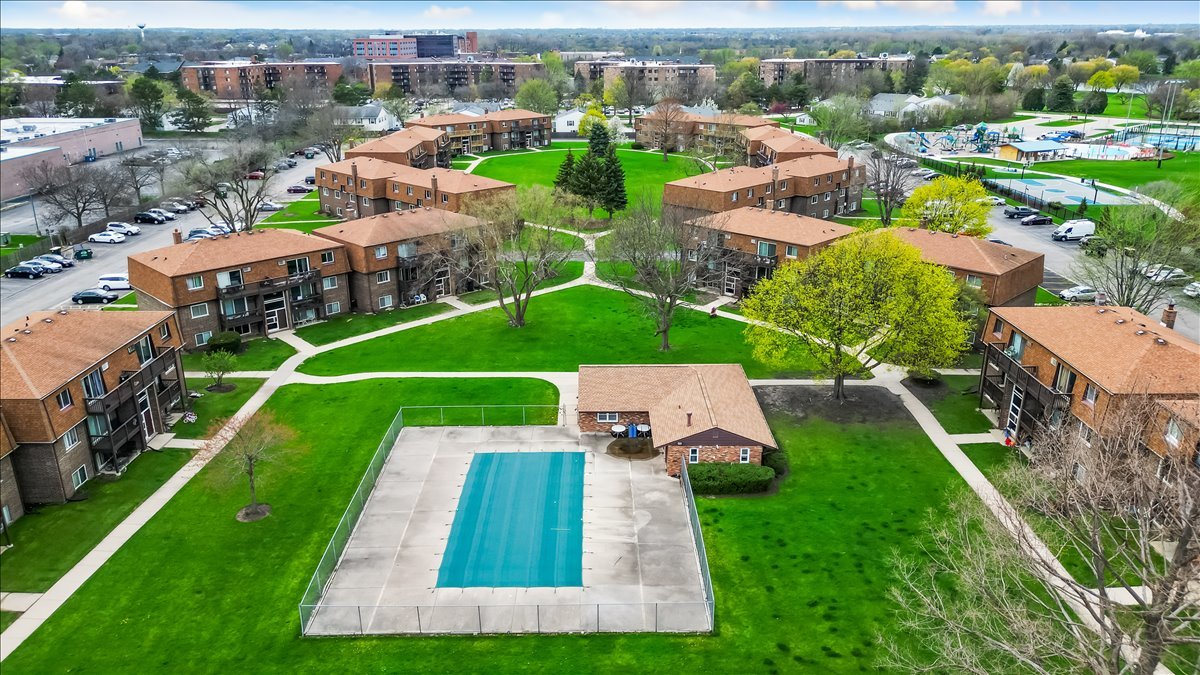 124 Boardwalk Drive #2E, Elk Grove Village, IL 60007