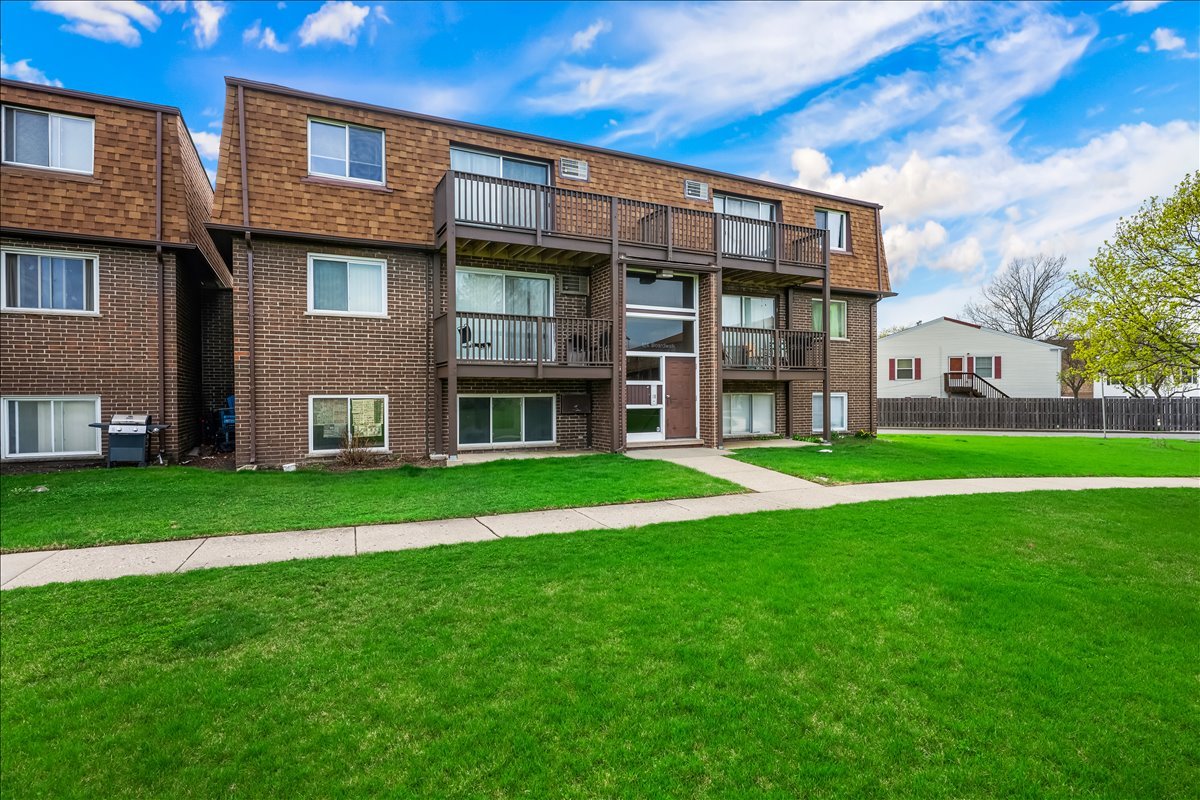 124 Boardwalk Drive #2E, Elk Grove Village, IL 60007