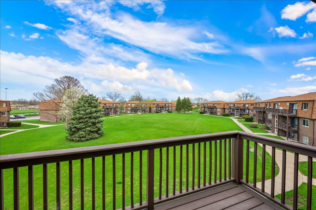 124 Boardwalk Drive #2E, Elk Grove Village, IL 60007