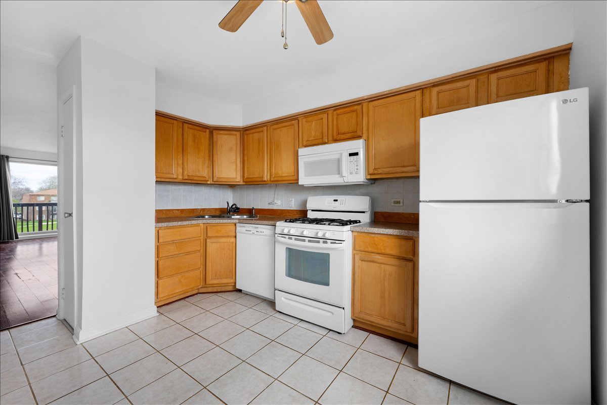 124 Boardwalk Drive #2E, Elk Grove Village, IL 60007