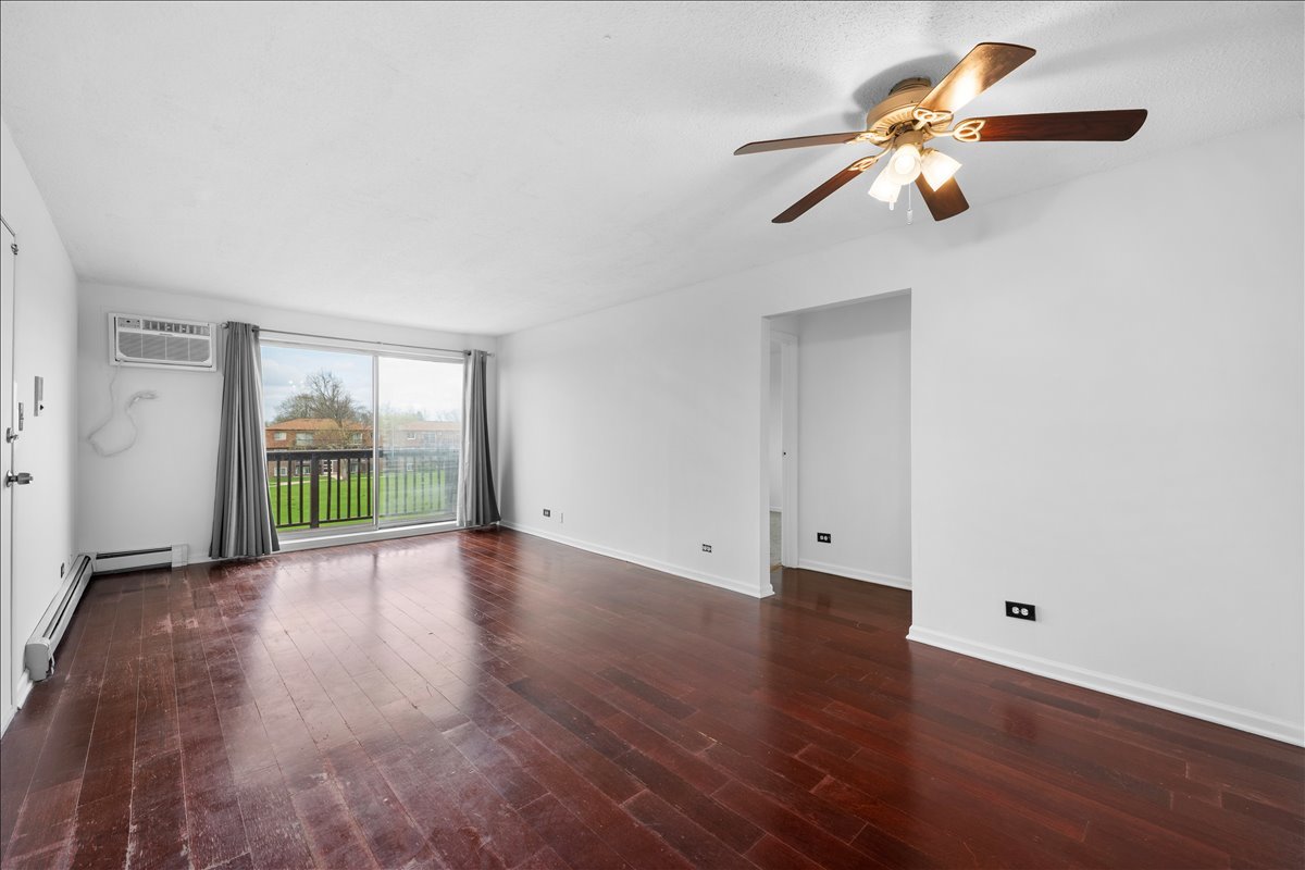 124 Boardwalk Drive #2E, Elk Grove Village, IL 60007