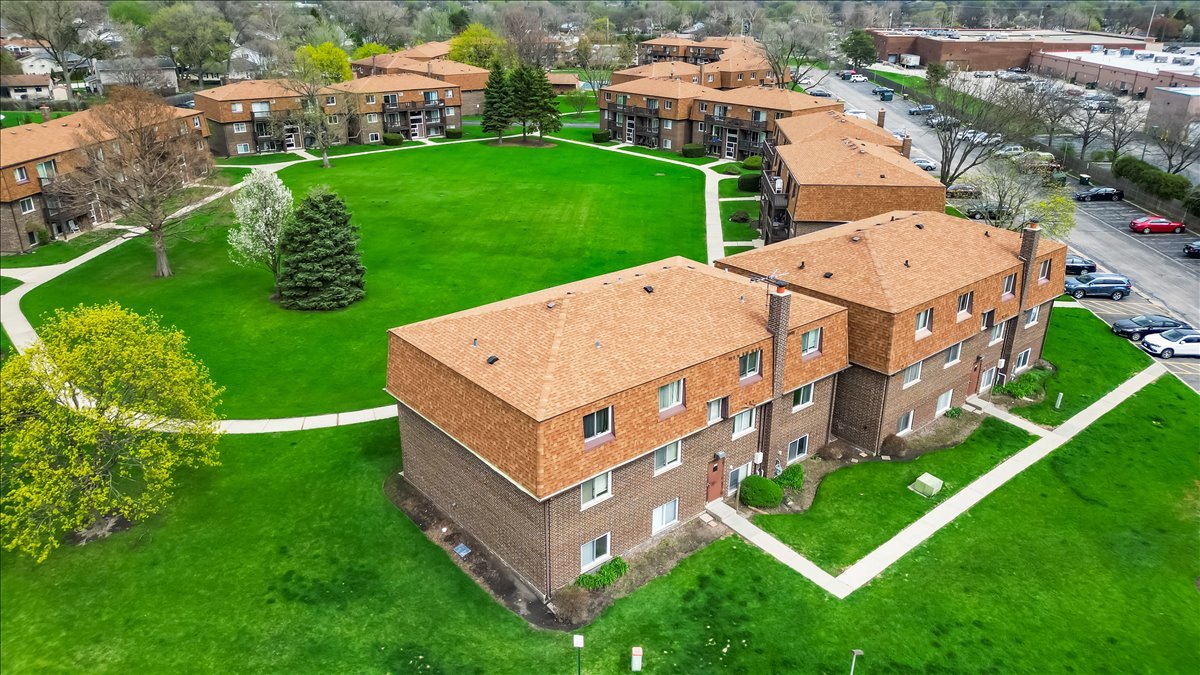 124 Boardwalk Drive #2E, Elk Grove Village, IL 60007