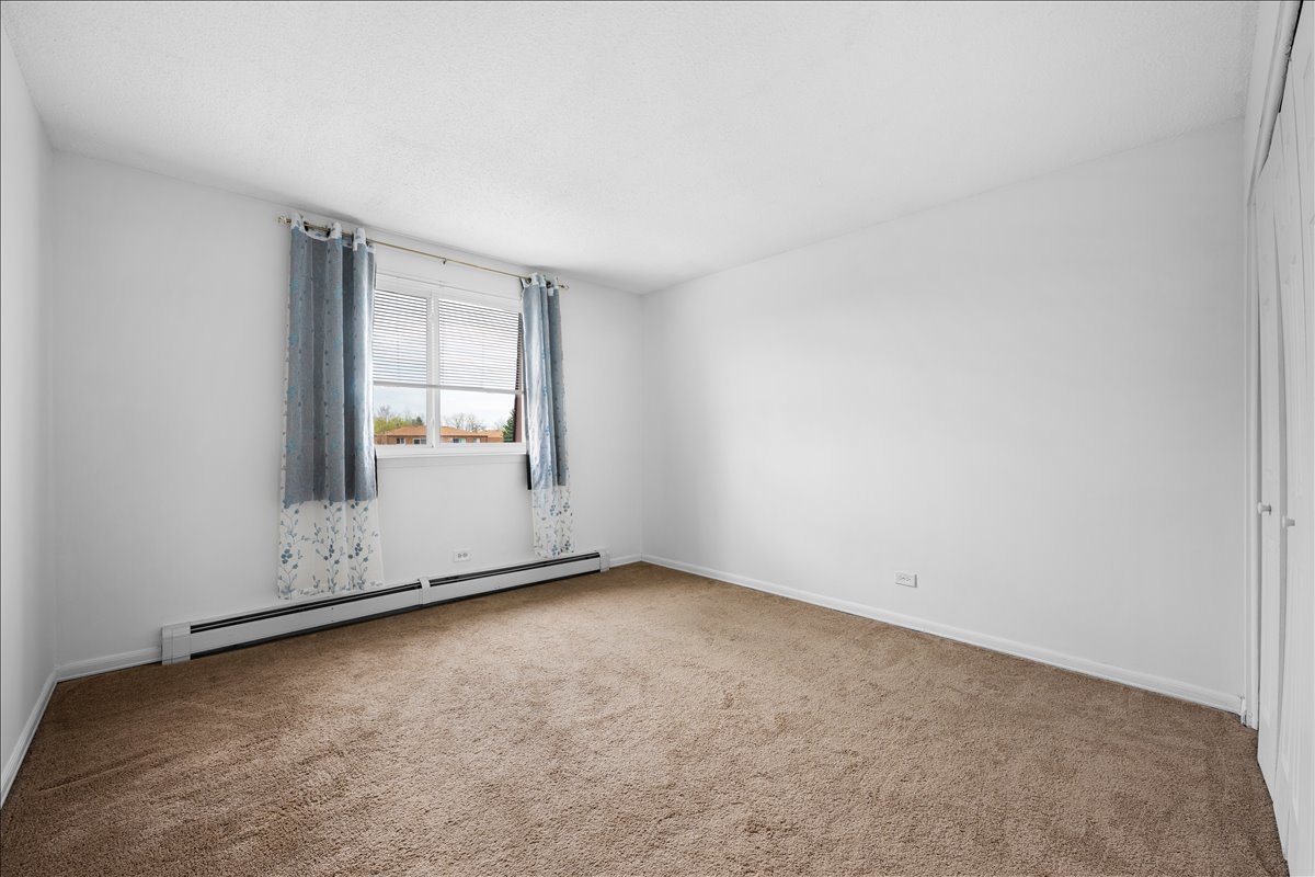 124 Boardwalk Drive #2E, Elk Grove Village, IL 60007