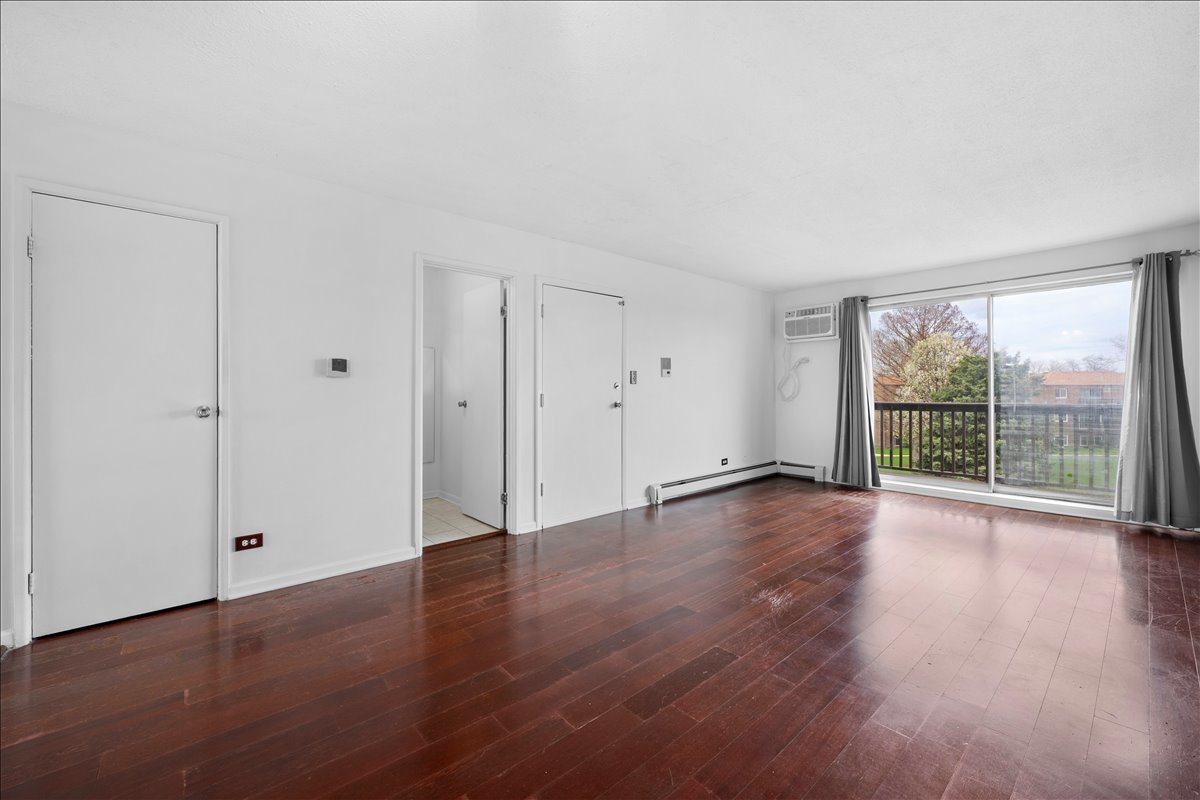 124 Boardwalk Drive #2E, Elk Grove Village, IL 60007