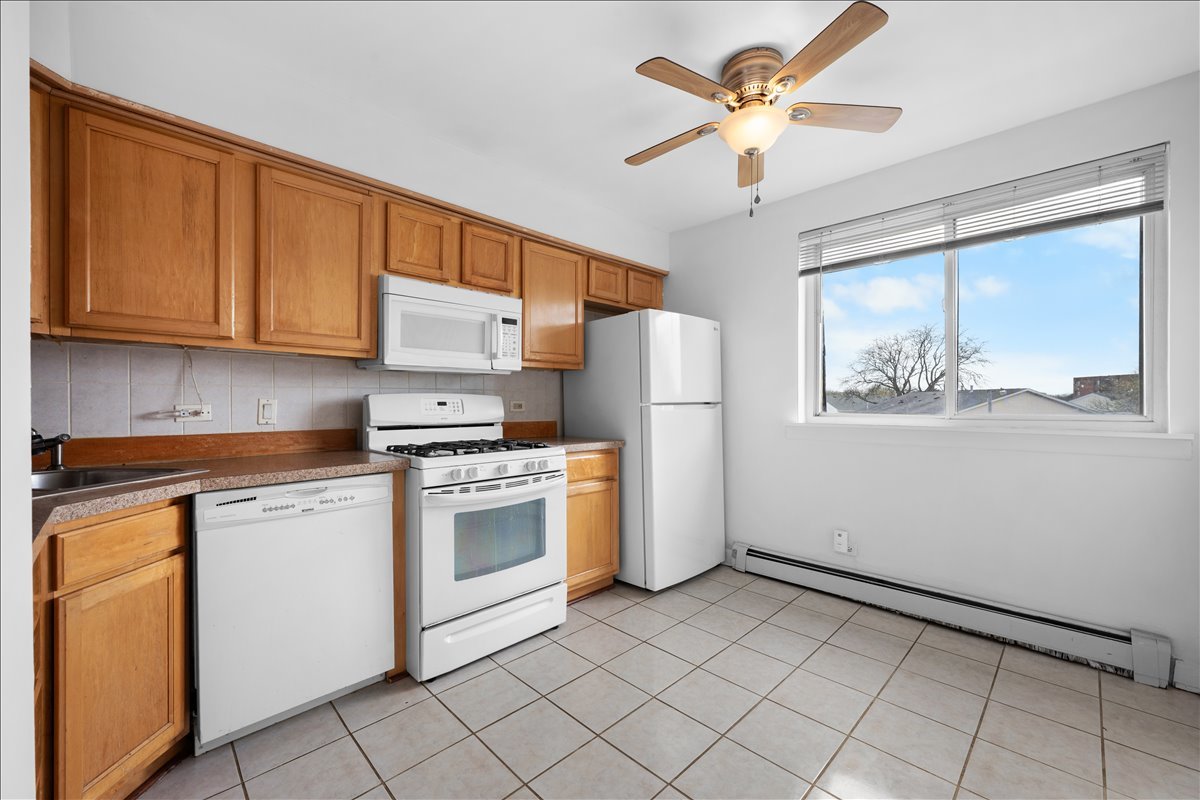 124 Boardwalk Drive #2E, Elk Grove Village, IL 60007