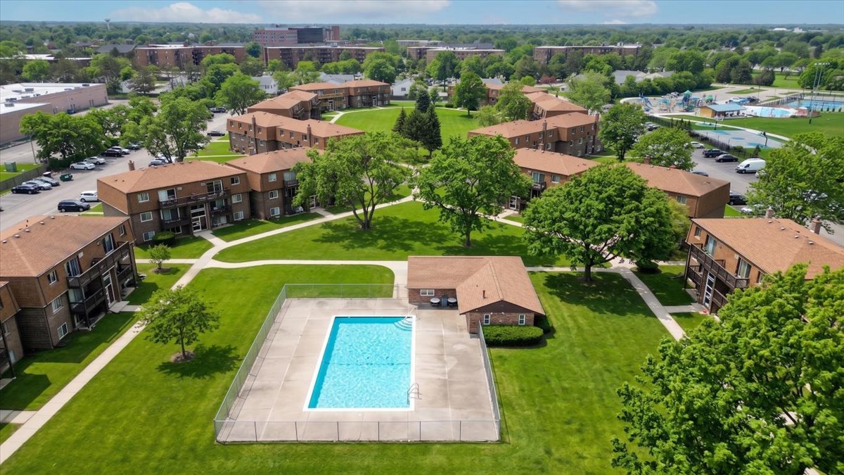 124 Boardwalk Drive #2E, Elk Grove Village, IL 60007