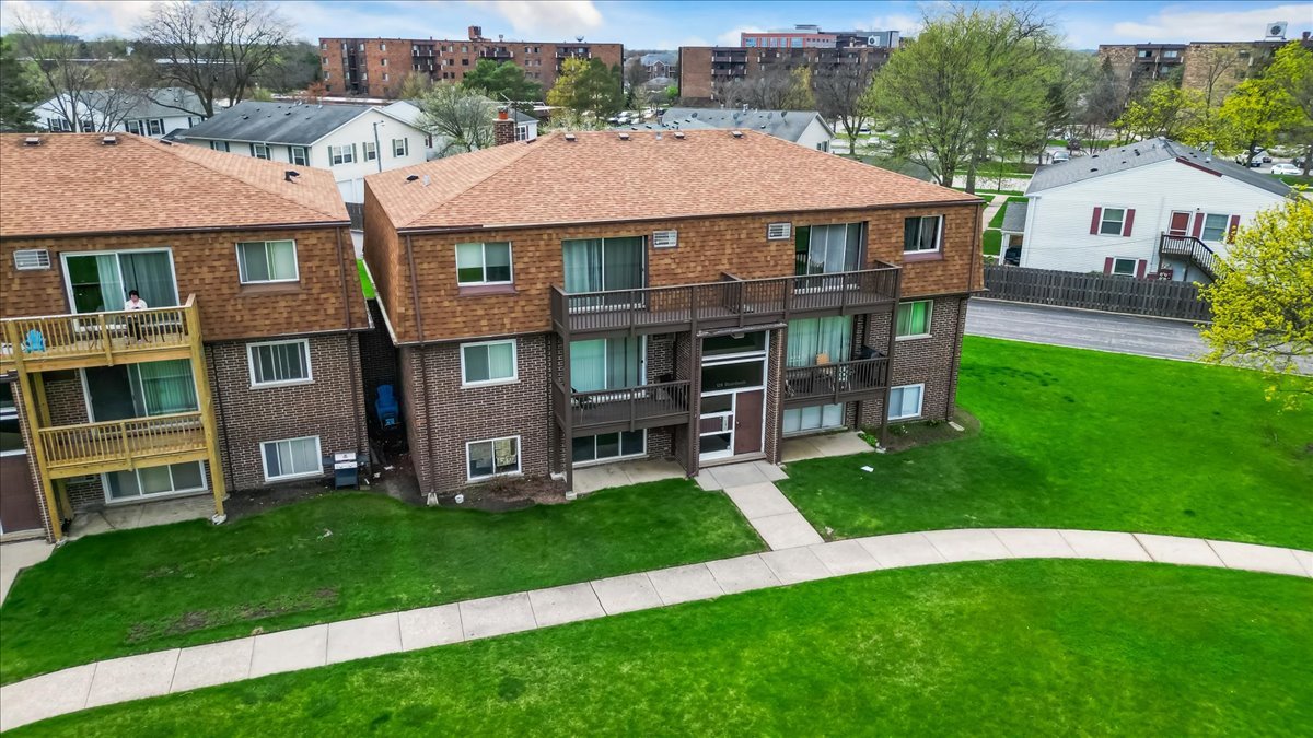 124 Boardwalk Drive #2E, Elk Grove Village, IL 60007