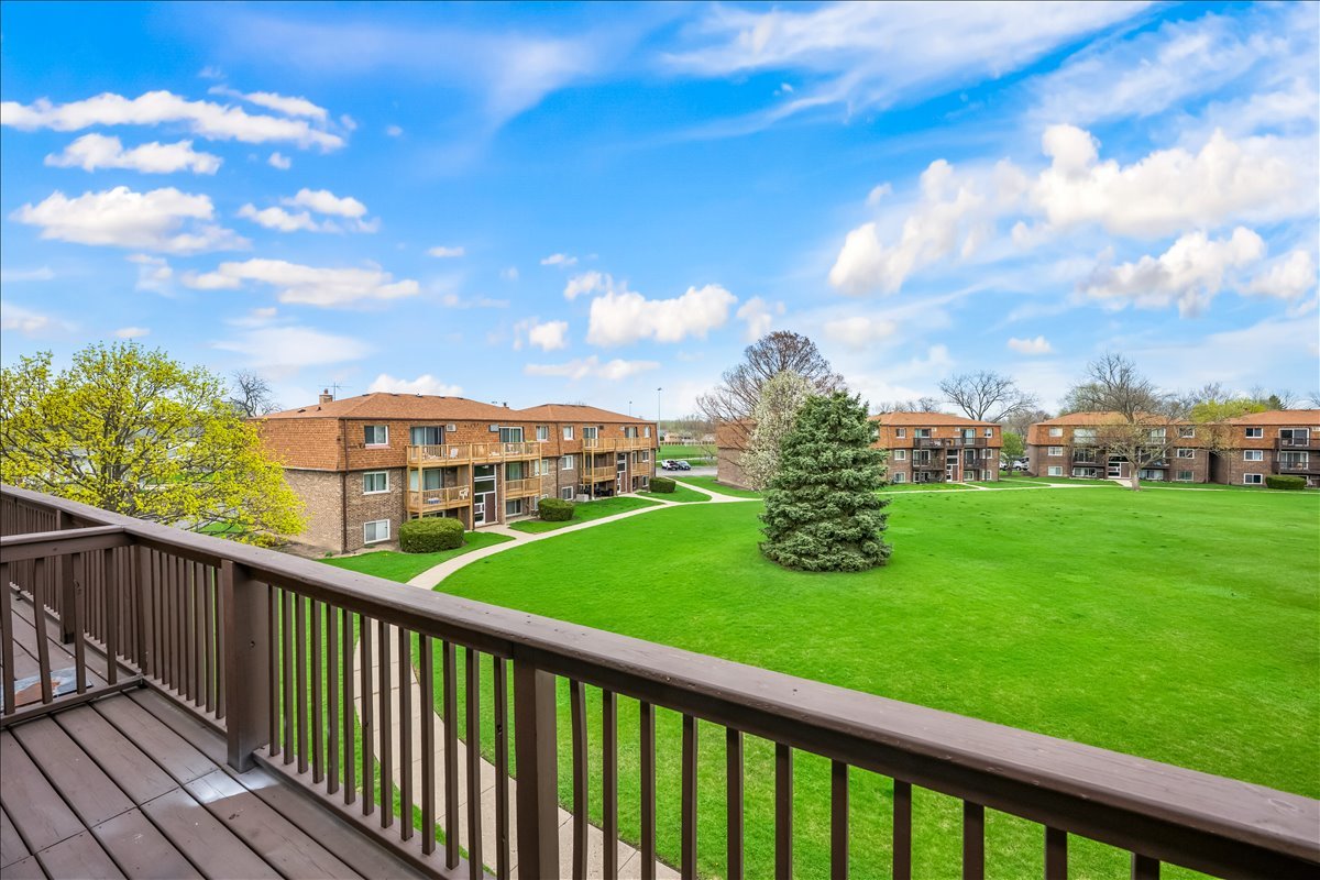 124 Boardwalk Drive #2E, Elk Grove Village, IL 60007