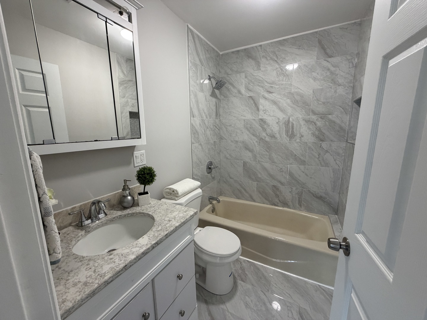 544 Glendale Avenue, Glen Ellyn, IL 60137