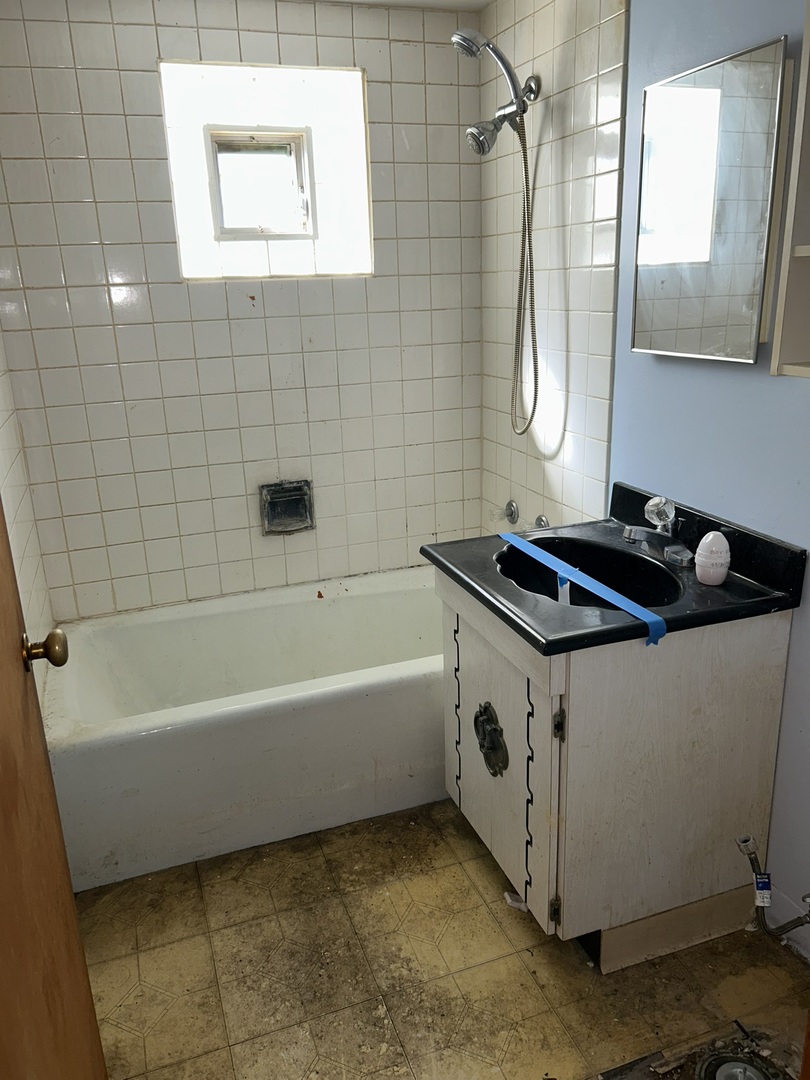 5040 S LEAMINGTON Avenue, Chicago, IL 60638