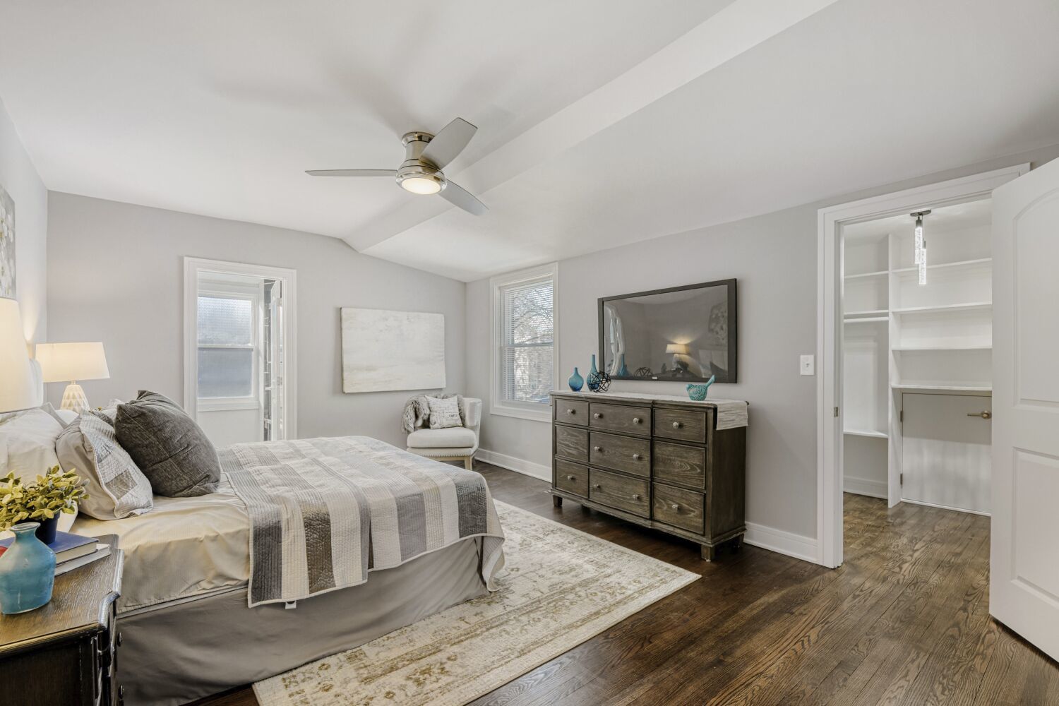 9001 S Claremont Avenue, Chicago, IL 60643