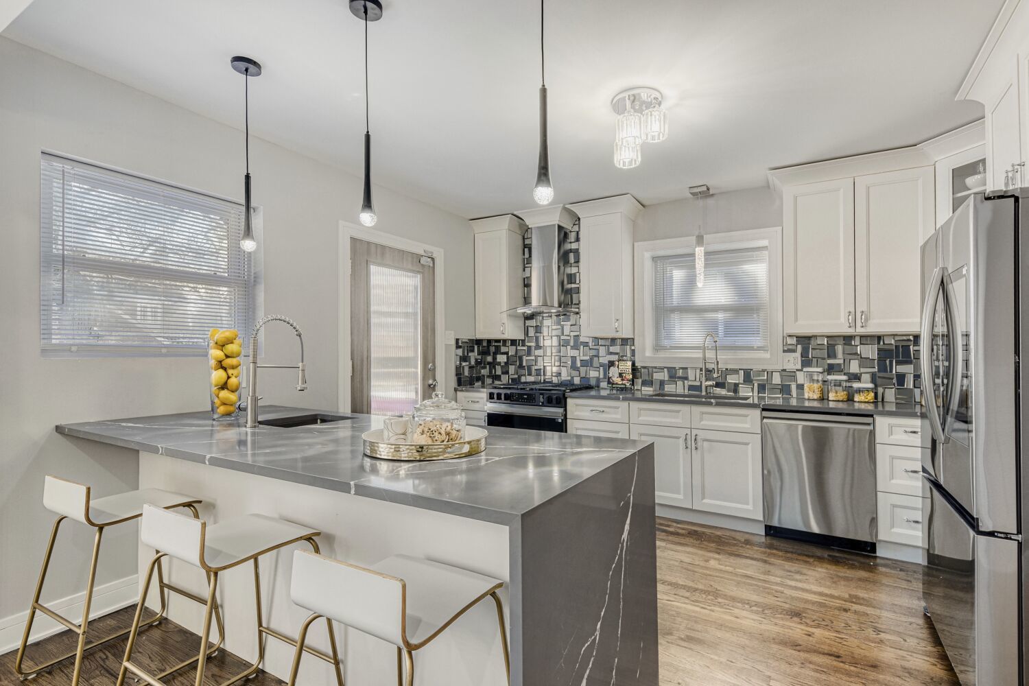 9001 S Claremont Avenue, Chicago, IL 60643