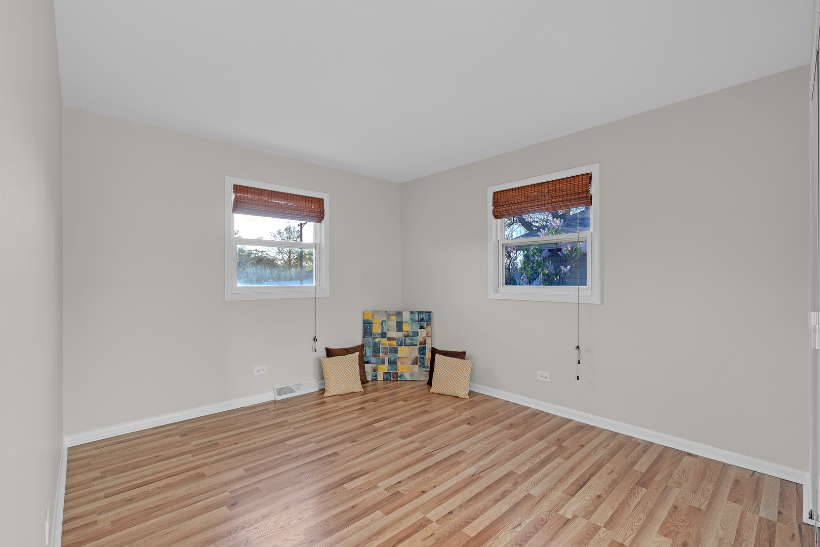 1423 S Busse Road, Mount Prospect, IL 60056