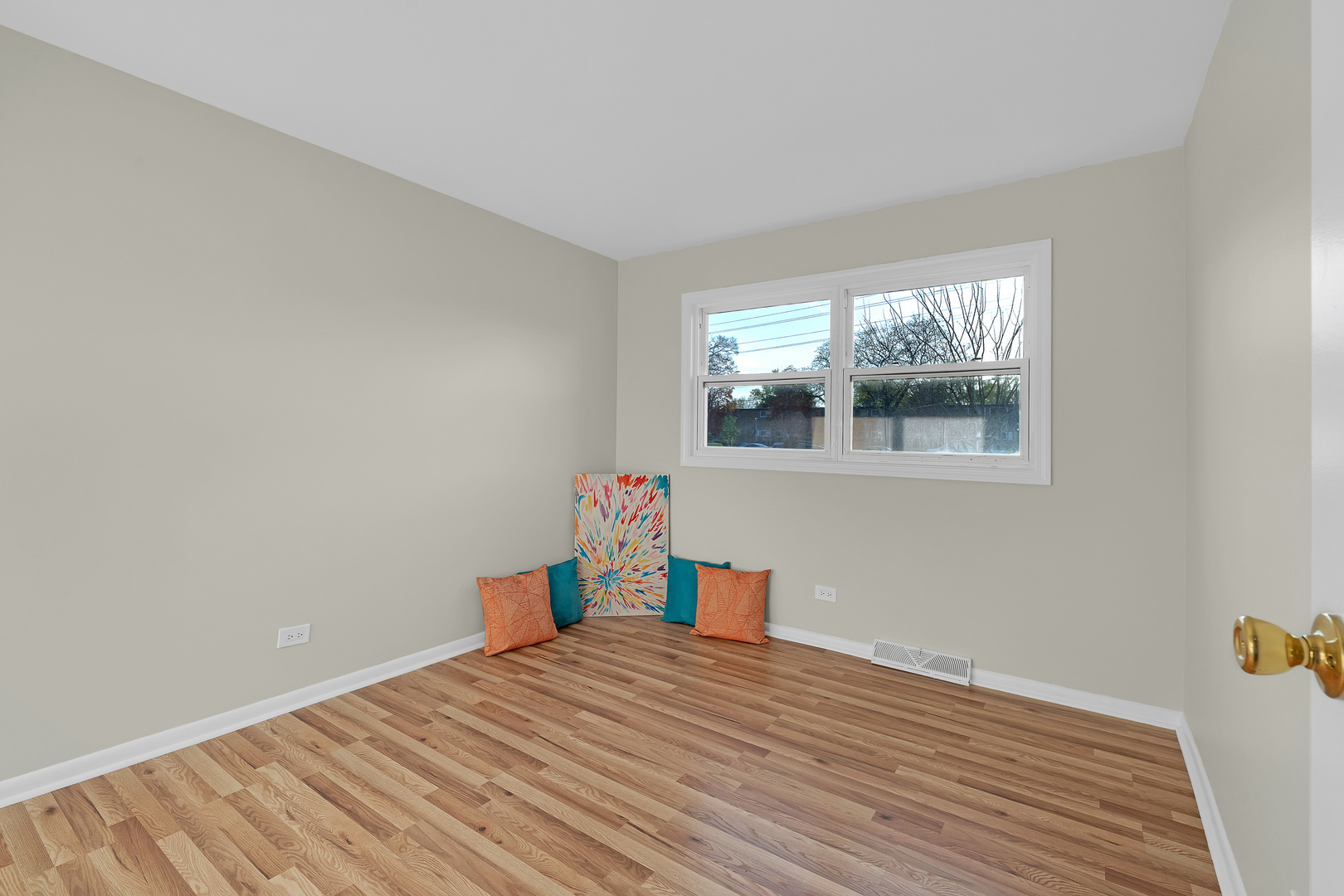 1423 S Busse Road, Mount Prospect, IL 60056