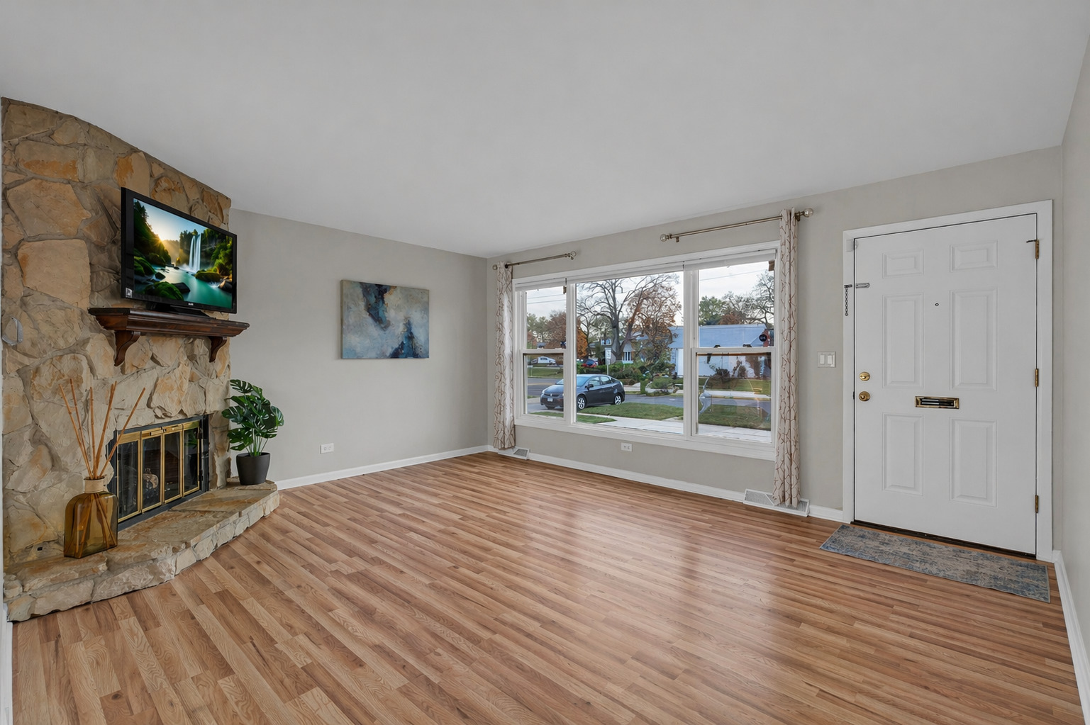 1423 S Busse Road, Mount Prospect, IL 60056