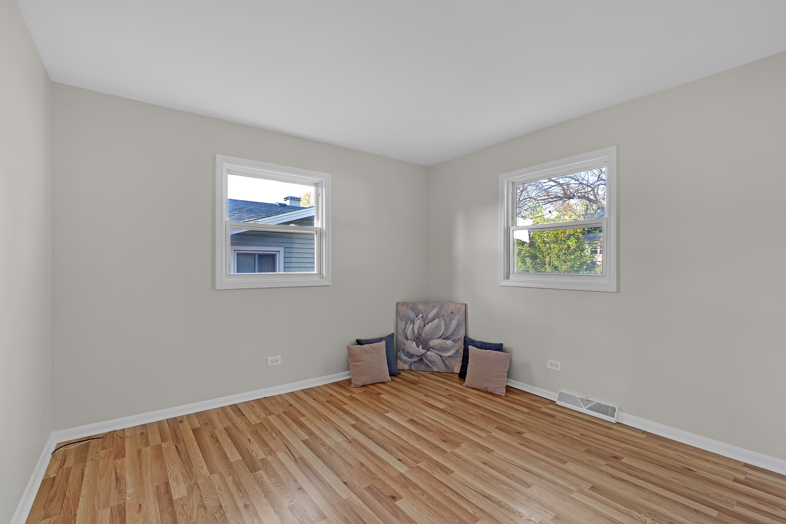 1423 S Busse Road, Mount Prospect, IL 60056