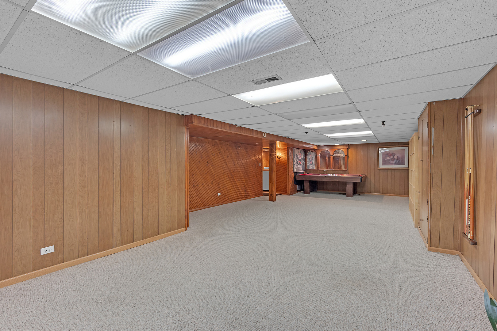 1423 S Busse Road, Mount Prospect, IL 60056