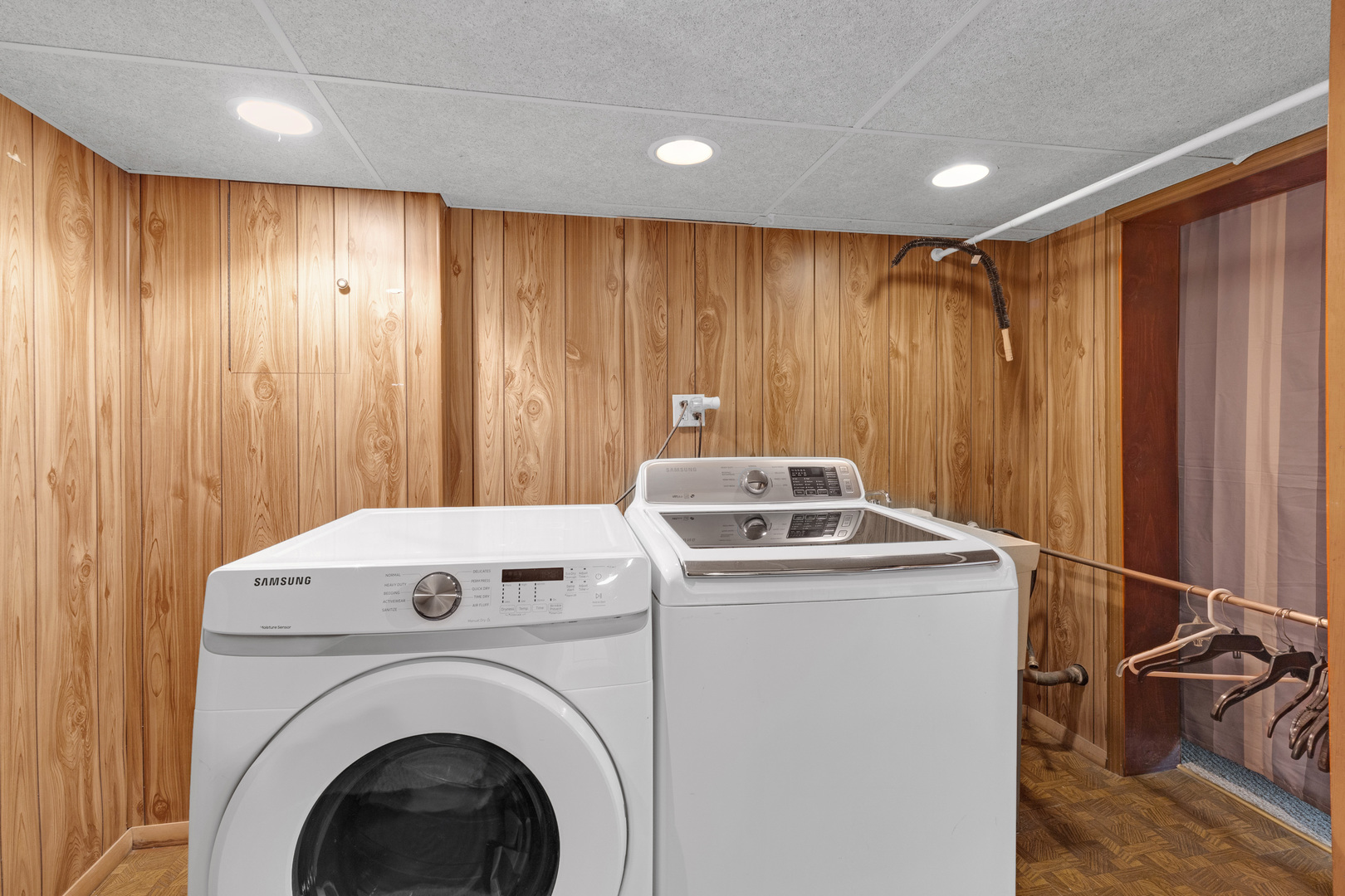 1423 S Busse Road, Mount Prospect, IL 60056