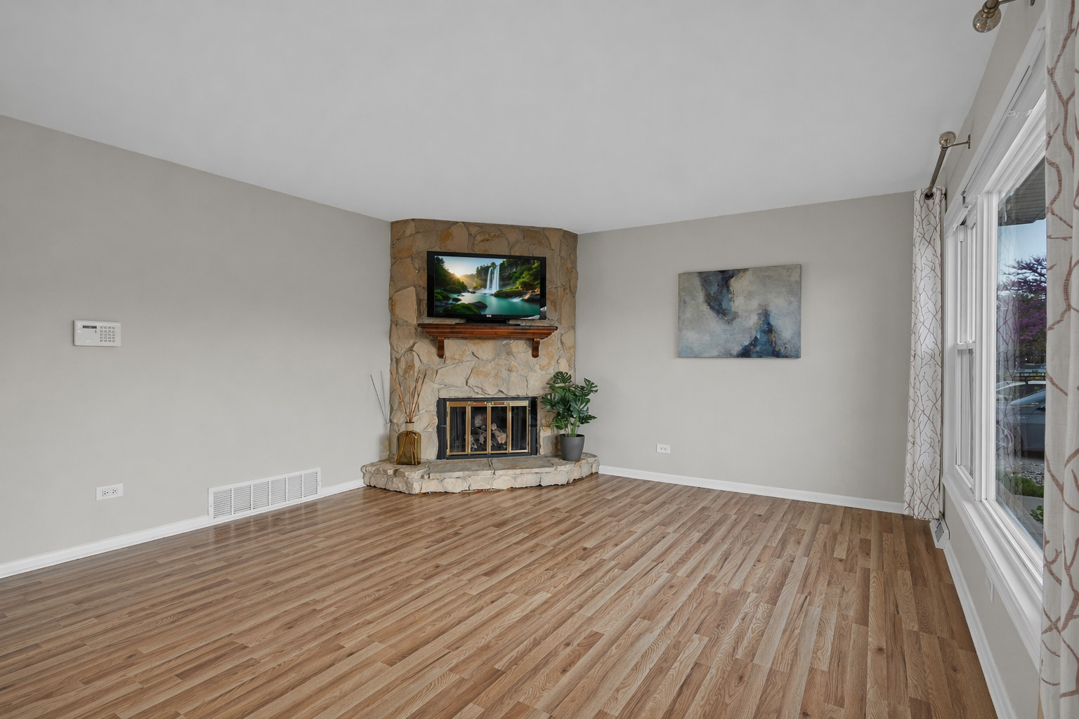 1423 S Busse Road, Mount Prospect, IL 60056