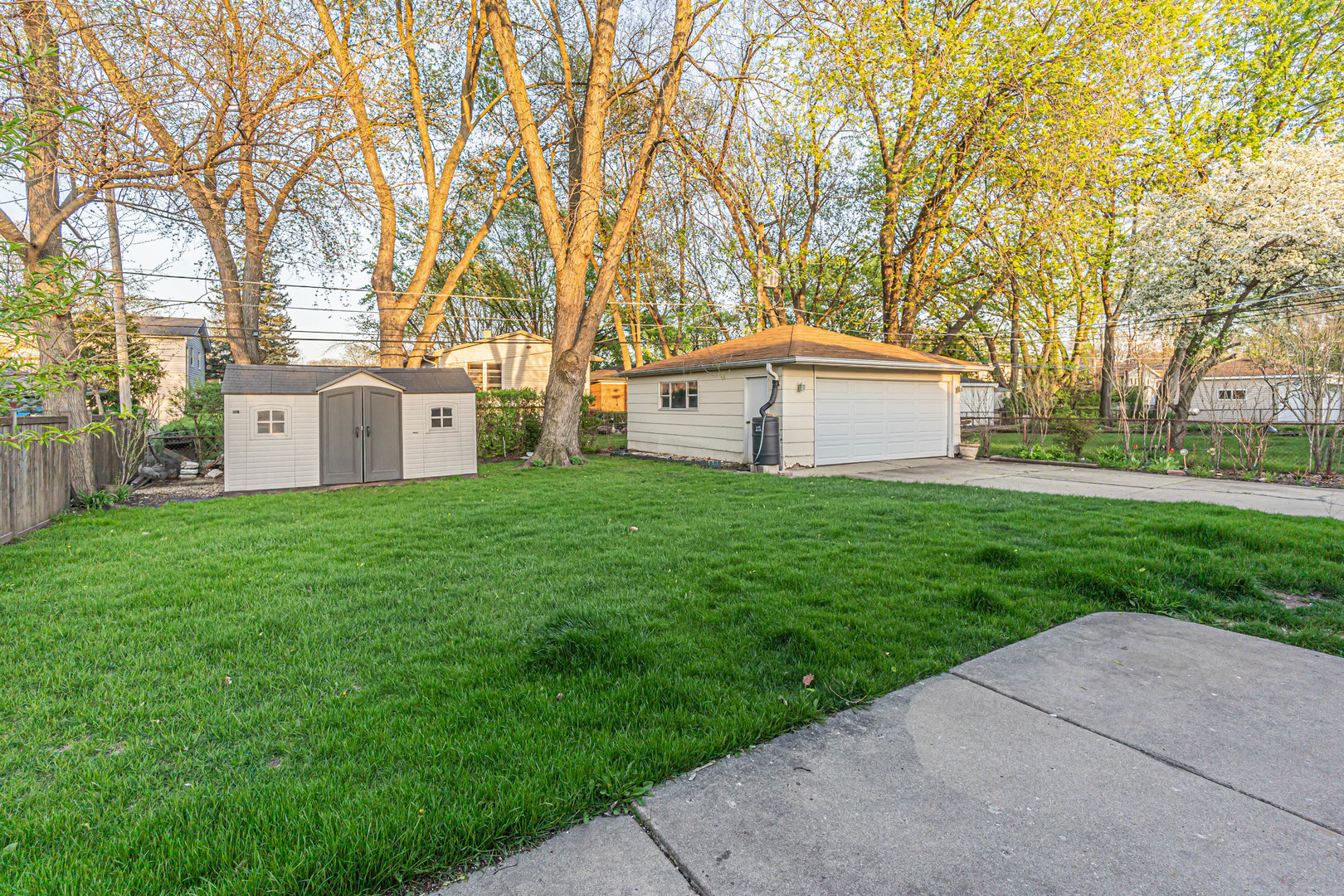 1423 S Busse Road, Mount Prospect, IL 60056