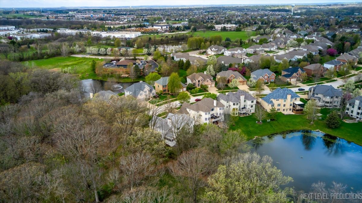 2595 Ginger Woods Drive, Aurora, IL 60502