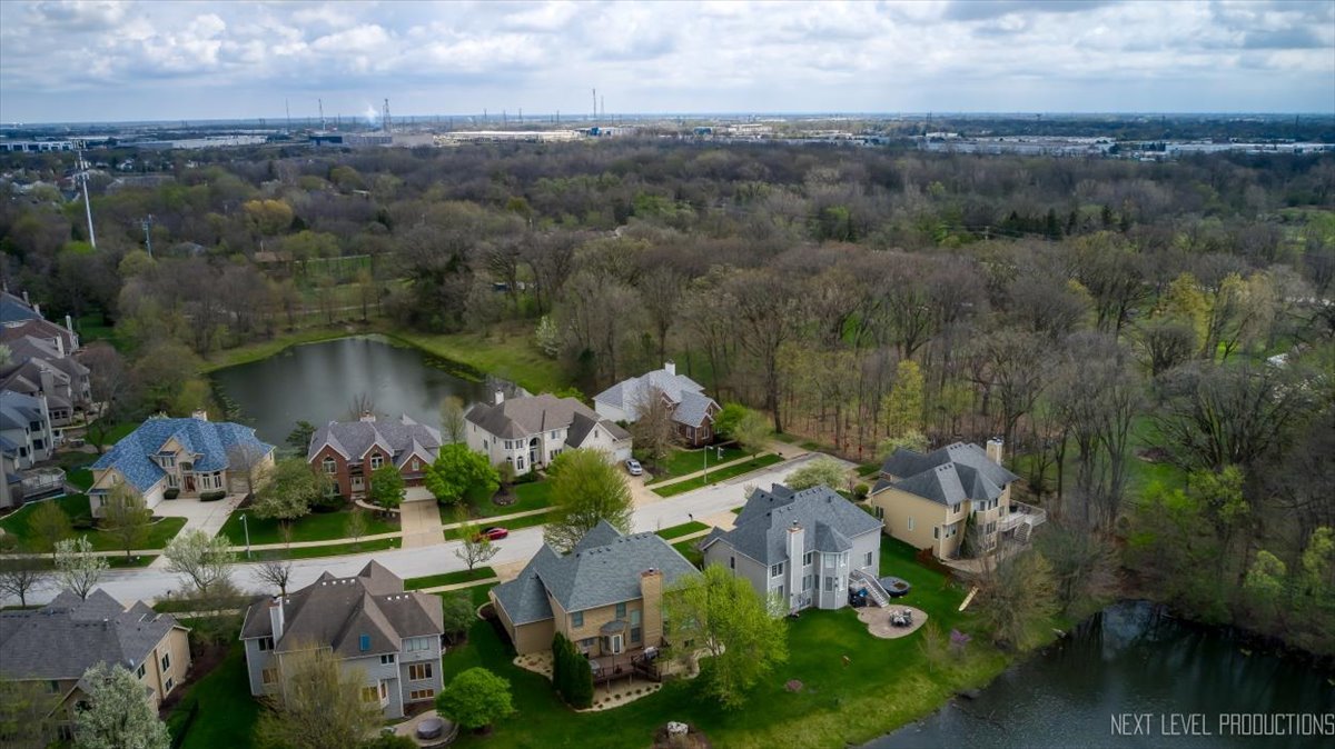 2595 Ginger Woods Drive, Aurora, IL 60502