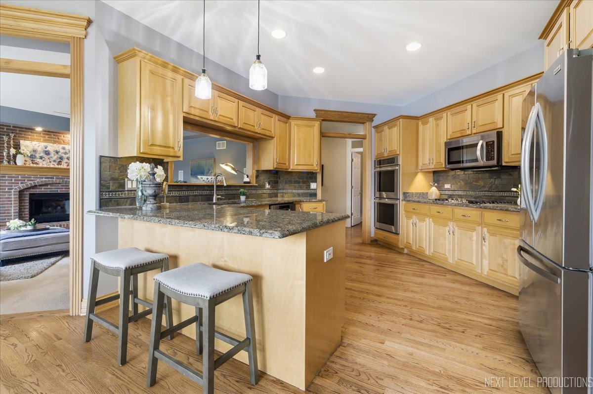 2595 Ginger Woods Drive, Aurora, IL 60502