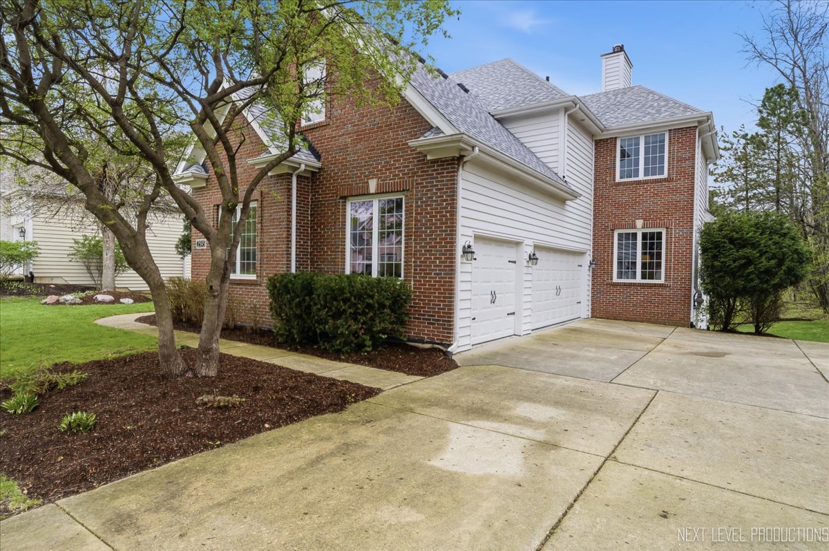 2595 Ginger Woods Drive, Aurora, IL 60502