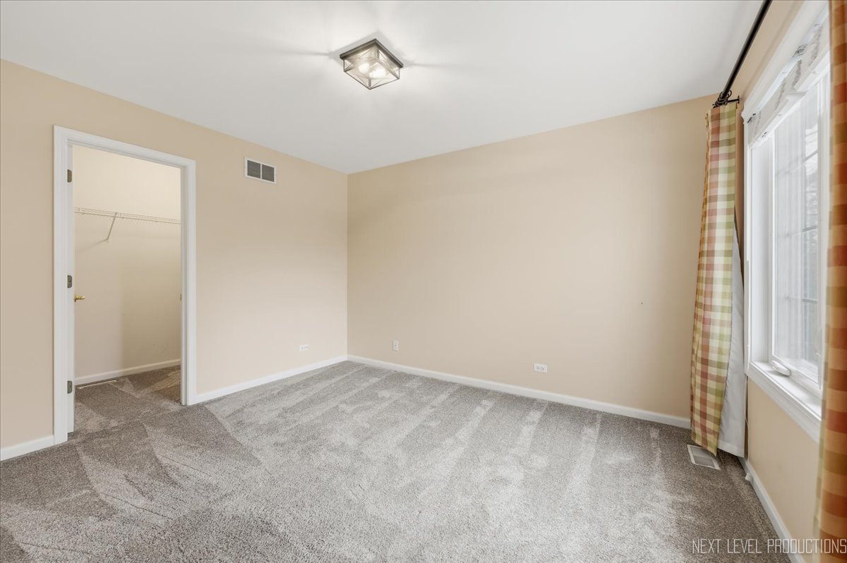 2595 Ginger Woods Drive, Aurora, IL 60502