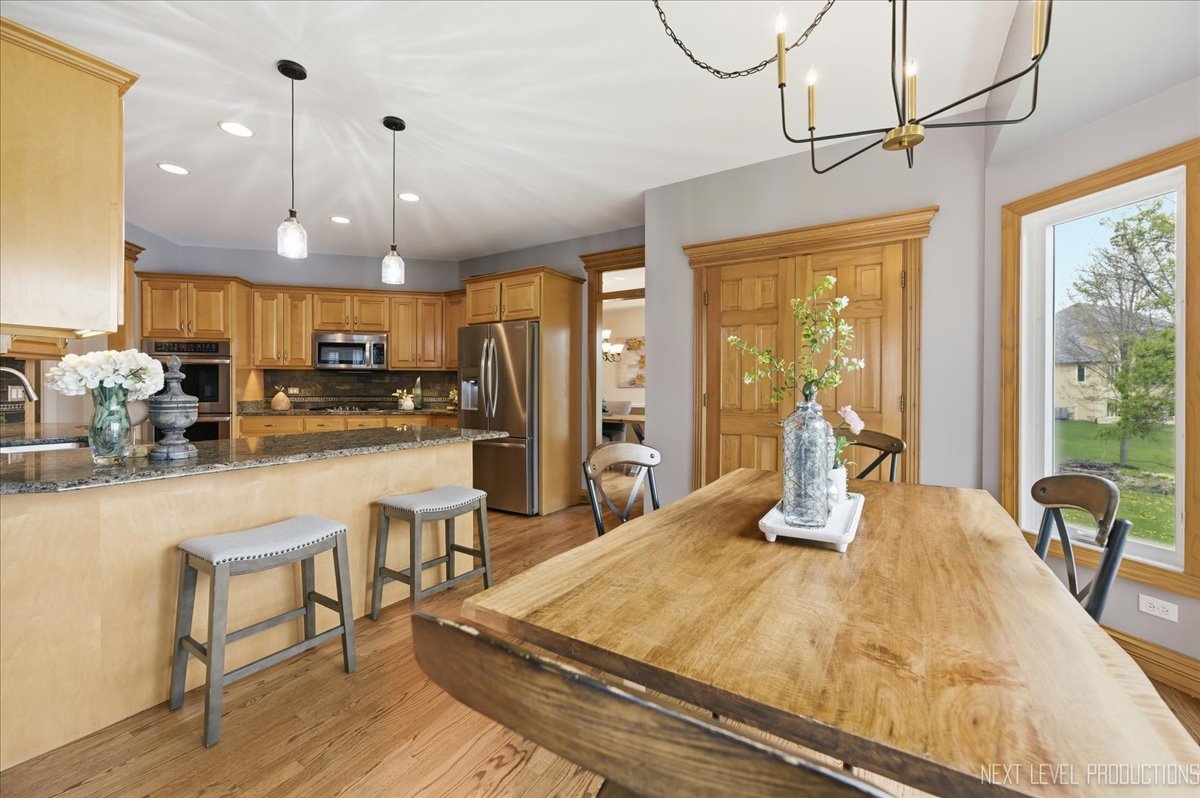 2595 Ginger Woods Drive, Aurora, IL 60502