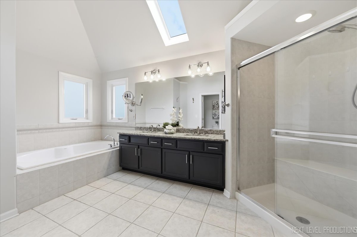 2595 Ginger Woods Drive, Aurora, IL 60502